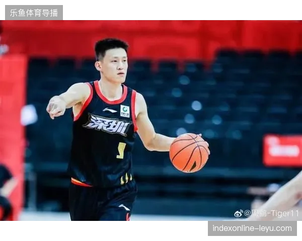 功勋队长周鹏以底薪回归广东男篮，其丰富的季后赛经验将弥补球队锋线轮换深度